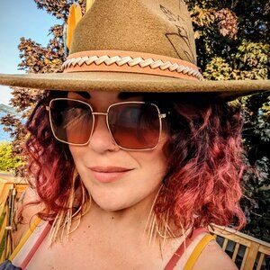 Meet your Posher, Jennifer